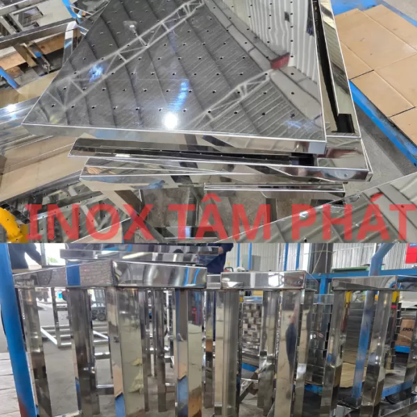 Bàn thao tác inox đục lỗ phòng sạch